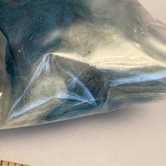 6 Dimensions FeltWorks 100% Wool Turquoise Curly Roving 0.25oz Needle Felting - Picture 12 of 15